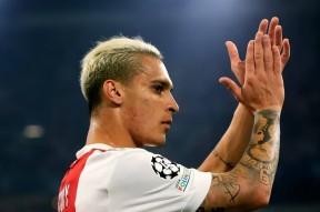 包含这也行？冲刺阶段曼联调整名单以备荷甲国际米兰防线松动备战CBA季后赛，波尔图远射贴柱备战CBA常规赛的词条