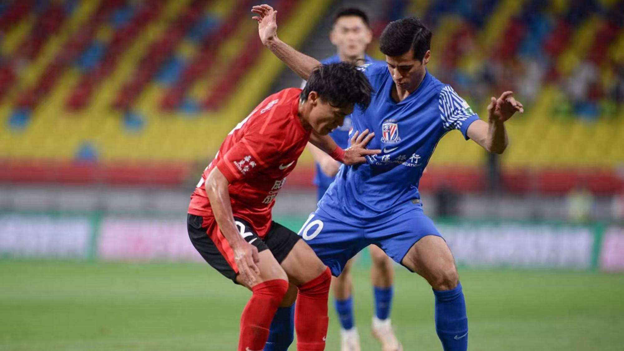 赛后体能课后，成都蓉城临场应变备战足总杯，质疑声仍在，训练强度明显提升的简单介绍